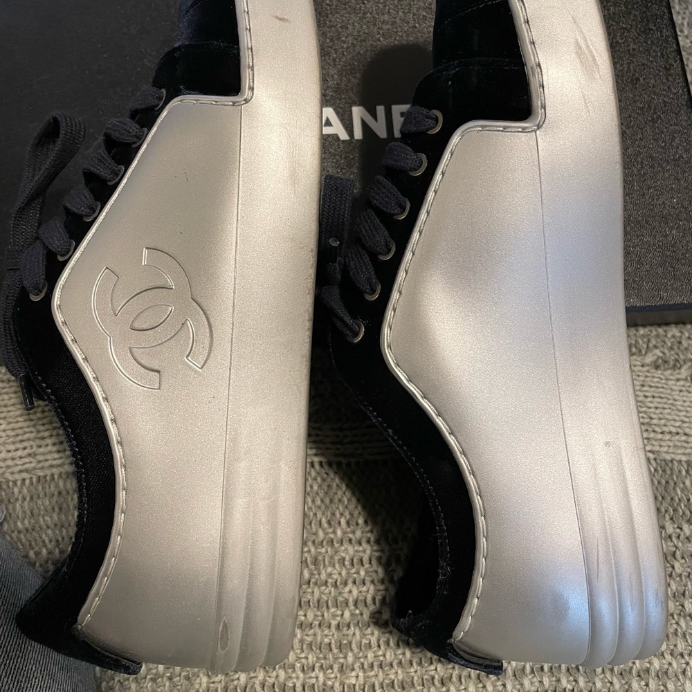 Chanel sneakers navy velvet & silver - Picture 3 of 11